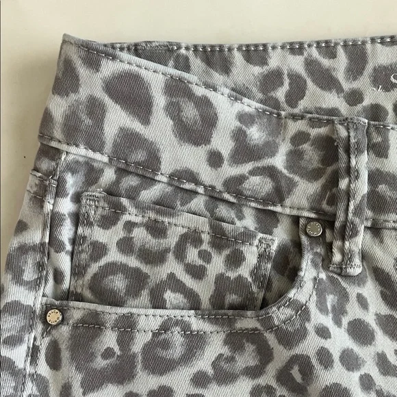 White House Black Market Gray Leopard Skinny Jeans - Picture 13 of 14